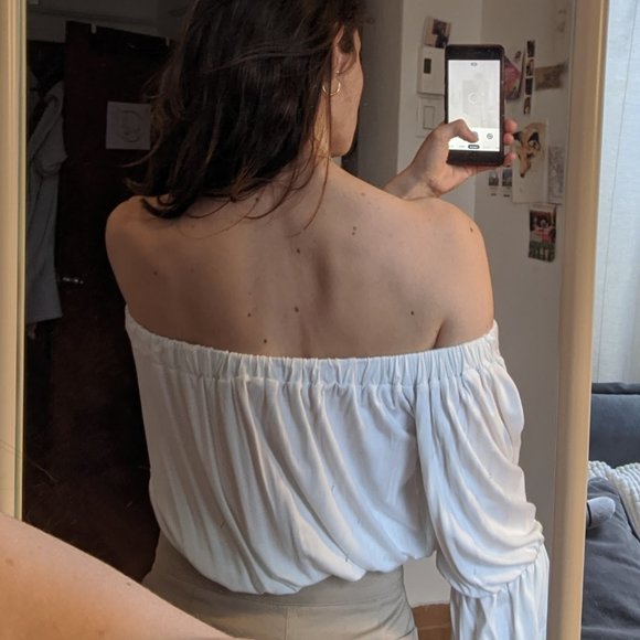 Off the Shoulder crop top - Picture 2 of 2